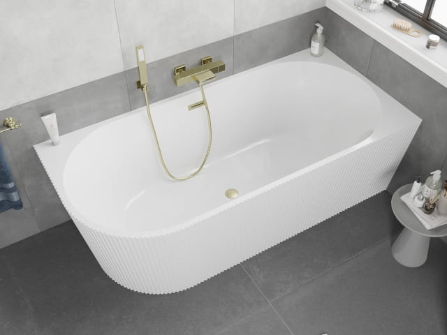 freistehende geriffelte Badewanne weiß