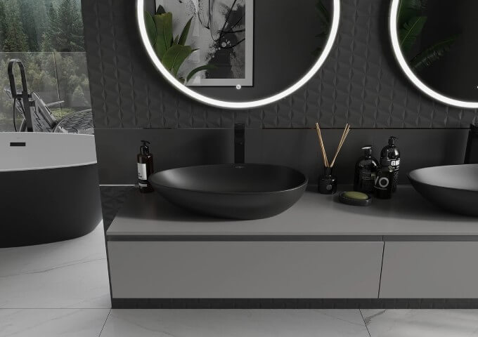 Stilvolles Waschbecken im Badezimmer mit Vinylfliesen in Terrazzo-Optik