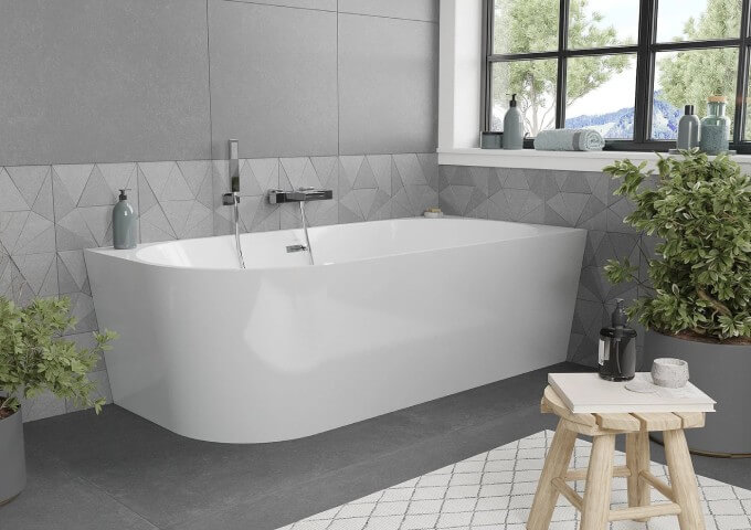 Badewanne auf Fliesenimitat Stein