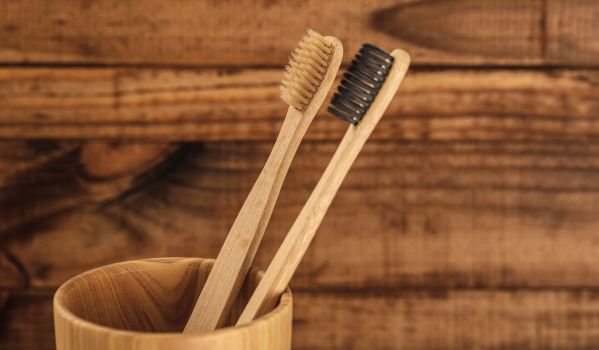 Modisches Badezimmer - elegante Zahnpflege-Zubehör
