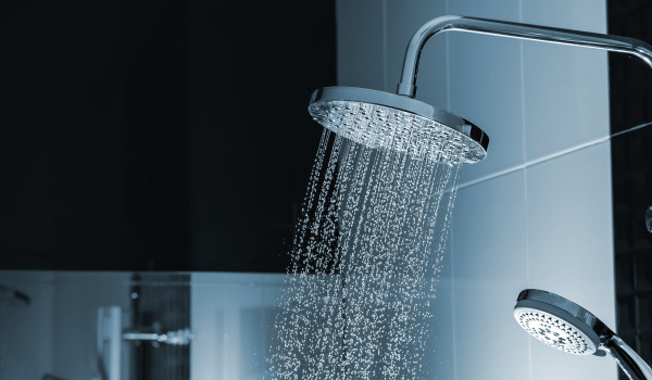 Regendusche in einem Aufputz-Wannensystem – ist es das wert?