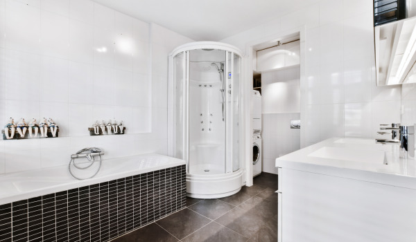 Badewanne oder Dusche – welche Lösung eignet sich für Ihr Badezimmer?