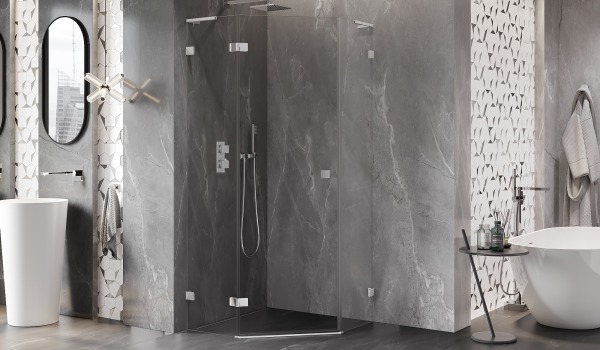 Graues Badezimmer inspiriert von einem SPA-Hotel mit Fünfeck-Duschkabine