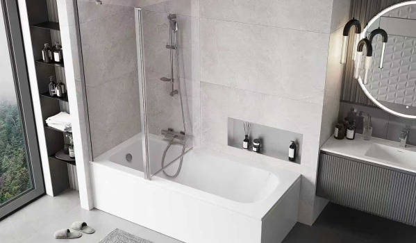 Badewanne mit Duschwand – praktische 2-in-1-Lösung