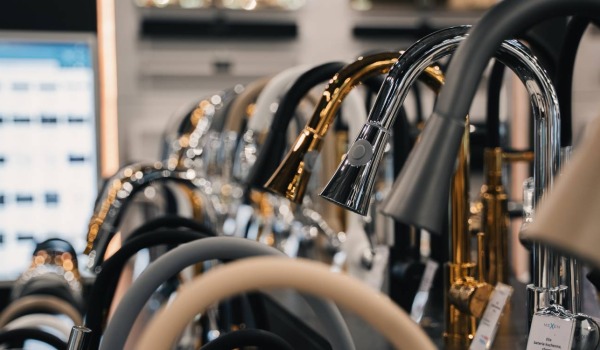 Wir eröffnen einen neuen Showroom in Kattowitz — sehen Sie sich die Badezimmereinrichtungen live an!