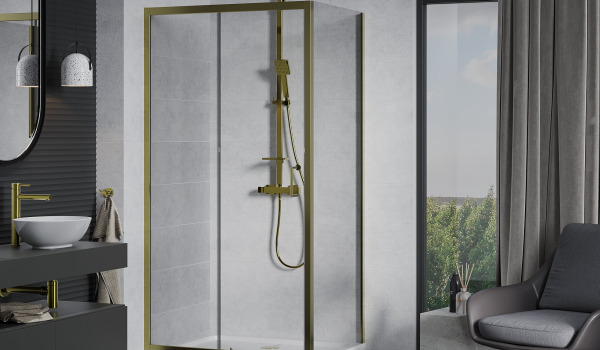 Goldene Armaturen im Betonbad