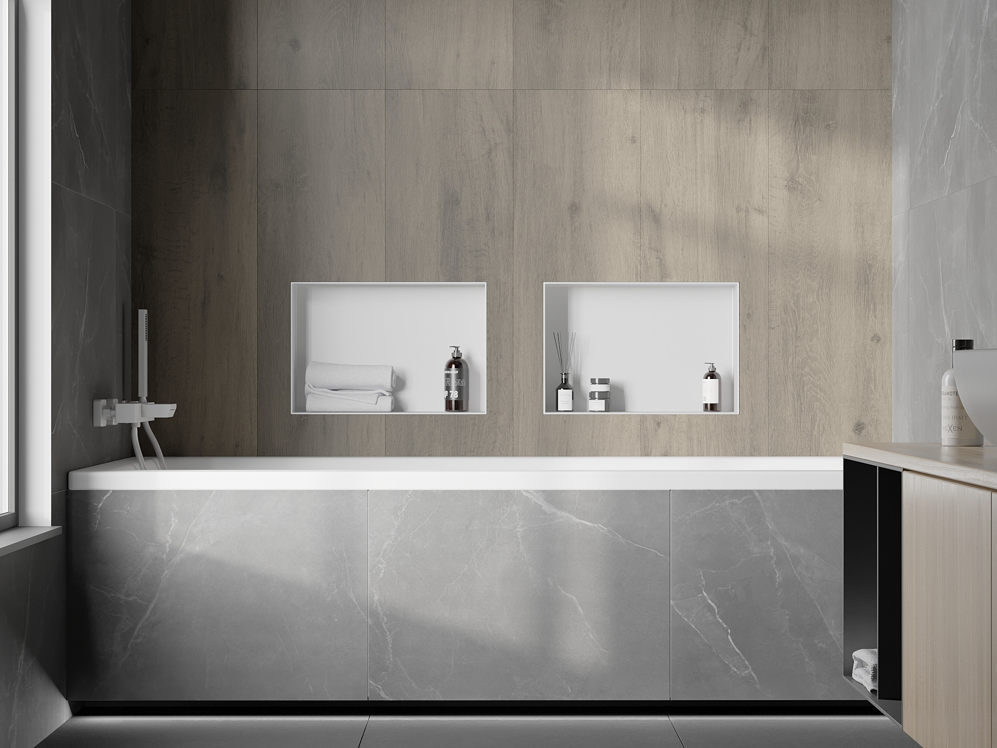 Mit Fliesen verkleidete Badewanne