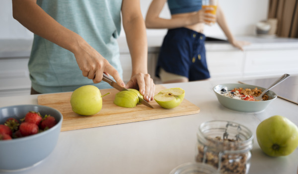Wie werde ich Fruchtfliegen in der Küche los? 5 bewährte Methoden