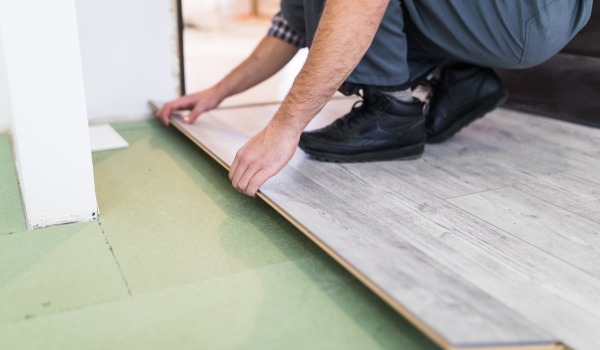 Welche Unterlage sollte unter Vinylpaneele gelegt werden?