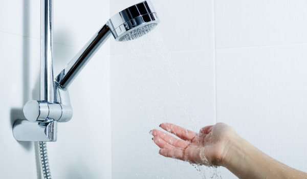 Was zeichnet wassersparende Duschköpfe aus?